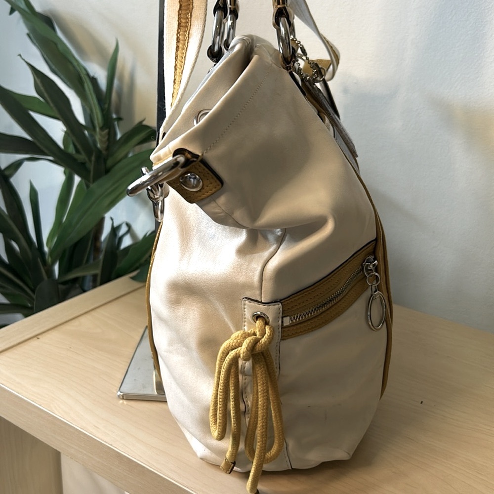 Y2K Poppy Collection Coach White Leather and Gold Tote Bag - Picture 6 of 11